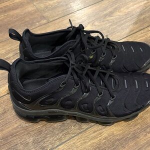 Nike Men's Triple Black VaporMax Plus Sneakers